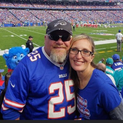 Buffalo Bills 🏈 & Sabres 🏒 fanatic married to a bigger fanatic, “fun mom” of 2 awesome humans, 2 dogs 🐶, 1 cat 🐱 & 1 bearded dragon 🦎! 🥰🙃