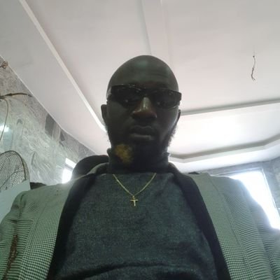 Peter babajide Oni 
Tall,slim,dark 
An instrumentalist 
civil Engineer