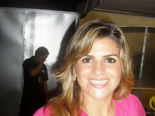 Cabeleireira e maquiadora.Faço trabalhos p editoriais de moda e televisão.Trabalhei em campanhas de moda,políticas e comerciais.