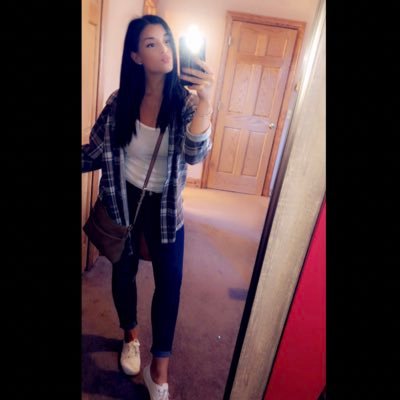 holllyt's profile picture. 