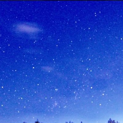 rnkxNVheBZEbhMo's profile picture. 夜空を眺めること 
特に冬の星空が好き
月は神秘的