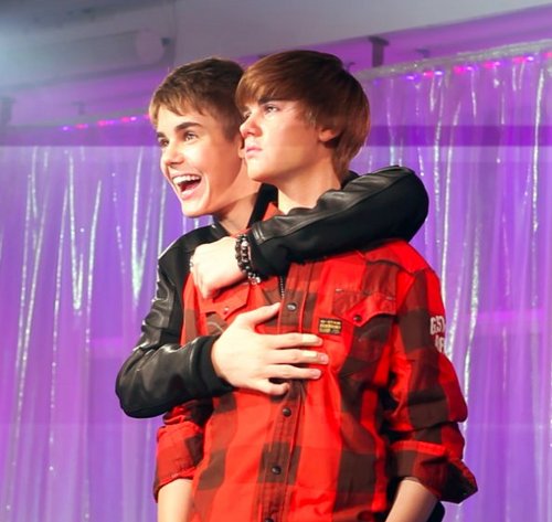 Justin Bieber,Eminem,HUNGER GAMES & Jessie J = MY LIFE... christian Beadles followed 2.5.2011,mama j RT+replayed me 4.21.2011, willow and Greyson followed :D