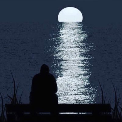 ‏تركض بنآ آلدنيآ على خف وجنآح وآلعمر  ينقص .. وآلليآلي  مقآفي . لذآتهآ تشبه .. سنآ آلبرق . لا لآح وصكآتهآ مثل . آلسيوف آلرهآفي 🇸🇦
