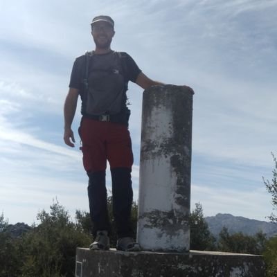 Me gusta viajar, hacer deporte, leer.