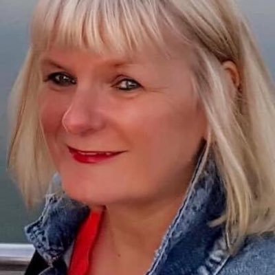 Property investor with a portfolio of high yielding student HMO’s. Former Property Marketing Bod. Love books, Cornwall, Lakes, TV, skiing, good food & coffee
