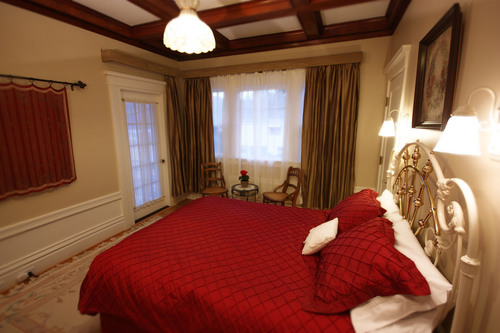 VillaColumbia's profile picture. Villa Columbia Bed and Breakfast is an elegant retreat located in downtown Hood River, Oregon