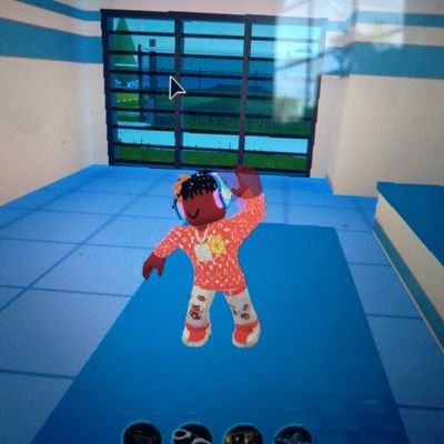 reggiethehyper's profile picture. im good at jailbreak