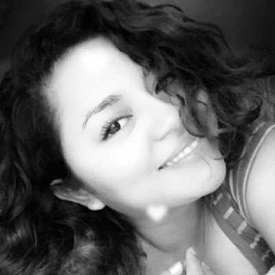 una soñadora,con espíritu 1000% aventurero, que le encanta sonreír, a pesar de todo