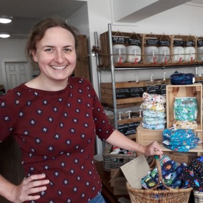 Co-owner of Unwrapped zero waste shop, Crookes. Zero waste, low carbon food production coming soon. Everyone thinks I'm vegan.