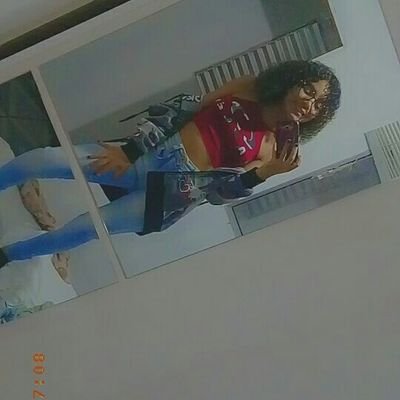 Julia75101468's profile picture. 