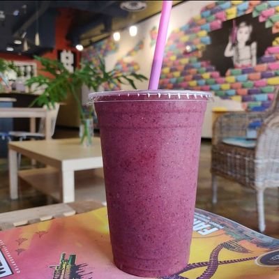 Locally owned fruit & vegetable smoothie bar