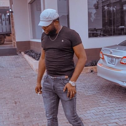 eagle_de_zanga's profile picture. A witter/Social Median Influencer/CEO eagleslink international Agency /Manager OJ AUTOS NIGERIA LIMITED/formerJosco FC Player India/ on IG @eagleslogo.t