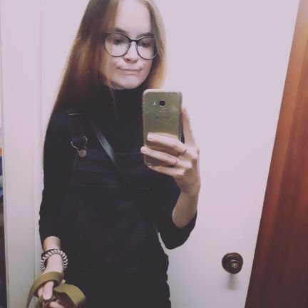 Девочка с навсегда разбитым сердцем❣
но теперь замужняя 💏