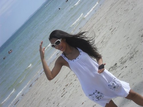 Muito Prazer: Fernanda Casaes..Cantora, dançarina, Desenhista, Compositora, tb invento modah..  :P  ECV ..o/