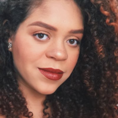 AnnaRebecaFMX's profile picture. "Pra mim, não faz sentido alguém que tem asas não ter o céu inteiro para poder voar. Se tenho asas, eu sei que o céu é o meu lugar" 🎶 🕊