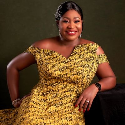 Medical doctor💉💊
Event planner and guru🍾😍
Creative director of @jaytdevents😘💃
D Queen mother 😍😍😍
The real King of boys👸👐
Nigerian wedding planner 💋