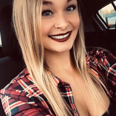 She wears strength and darkness equally well, the girl has always been half goddess half hell.👑•24•Hairstylist•INFJ•♉️