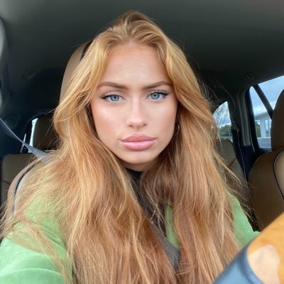 I’m princess //IG: @annamariegulock_