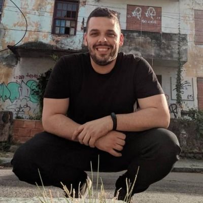 FellipeVilaca's profile picture. Um cara rodeado por tios do zap