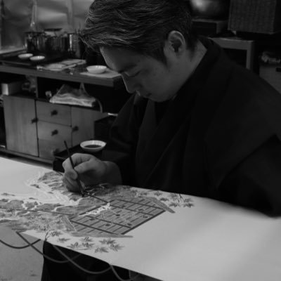 東京の青梅にて手描き友禅の工房を営んでおります。日々の着物制作、工房での出来事をツイートしています。リツイートしていただけたらうれしいです♪ 活動内容:伝統技法による着物、帯の制作。工房主催の展示会開催。着物雑誌への作品提供掲載など