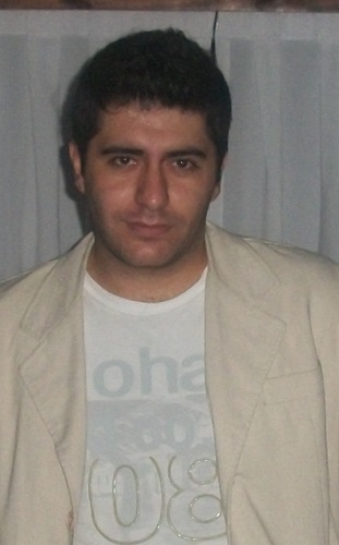 Nacido el 9 de Febrero de 1988(Acuario). San Miguel de Tucumán, Argentina. Cantante y Periodista Deportivo, amo mis 2 profesiones.