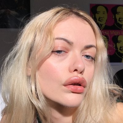 nevemealone's profile picture. 