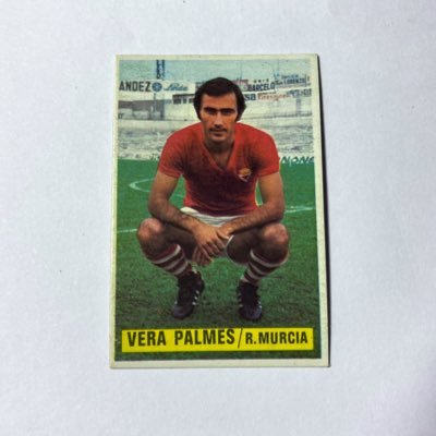 Compartiendo un viaje por el pasado, presente y futuro del Real Murcia. Todos los cromos pertenecen a la colección personal del autor.