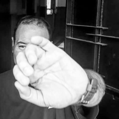 rafacarballo's profile picture. Anacoreta permisivo, burgués disidente, dipsómano moderado, ateo esperanzado, poeta afásico e impostor el resto del tiempo.