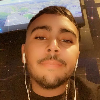 Kariim38's profile picture. L’art de la médecine consiste à distraire le malade pendant que la nature le guérit 🖋V. ⚜️