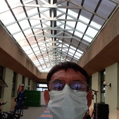 Amigo de mis amigos,fiel,apasionado,gentil,cariñoso,responsable en mi trabajo,deportista,solidario:...etc.