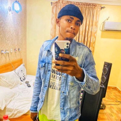 Shit-figure Outer | Marketing & Blockchain Advisor | Speaker | Author //DigitalSen.se Podcast @badcrypto | CMO | Dad | #NFT creator | Lover sometimes Fighter