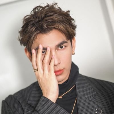 Monster_mewZL's profile picture. Mew is my flashlight.❤️