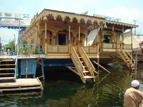 Mandalay Houseboats, the finest of the Deluxe houseboats in Dal Lake Srinagar Kashmir. 35 well appointed rooms with intricate carving inside every room. A scere