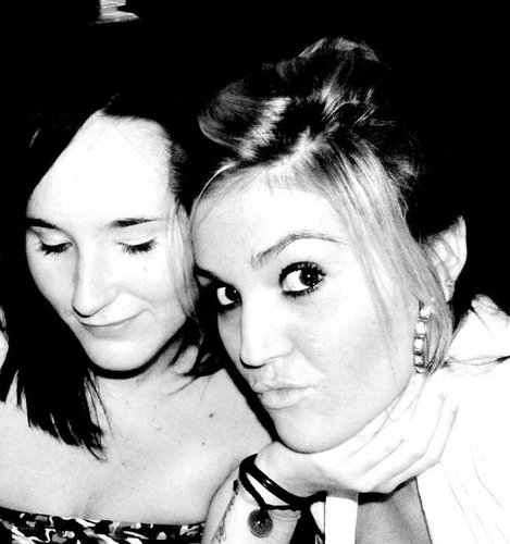 bstars_pinotage's profile picture. a cynical romantic in love with feminine fashion*
fashion student.brightstars and pinotage blog.