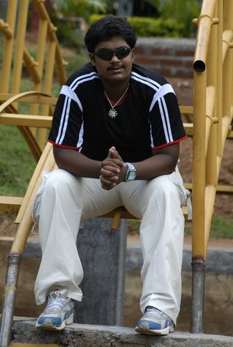 i am cool dude without girlfriend, happy enjoying with my friends
i am movie lover ,i use to go night outing on weekends , long-drive is my passion...