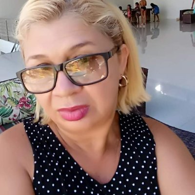 Tão PERDIDA quanto a Alice e tão LOUCA quanto o chapeleiro.
Há tantas loucas felizes!
(Florbela Espanca)