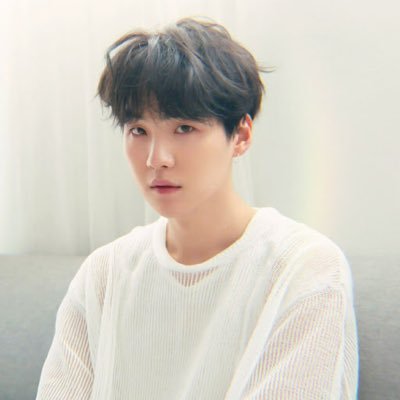 life is a repetition of choices and regrets - yoongi
{fan account} 19/1/2019 lofi chill