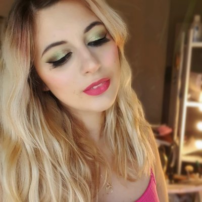 Make-up artist
