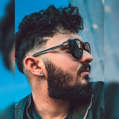 Pseudo Comediante Stand Up que não tweeta nada de engraçado e sem nexo, foda se