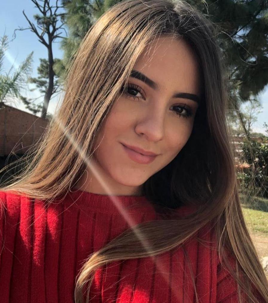 I love meeting new people. Follow me,I´ll send you all the pictures you want. 💋😘😘