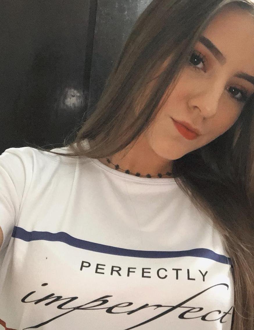 A beautiful, young and lonely girl is eager to meet new people.Follow me to enjoy my sexy photos! 💖😊👗