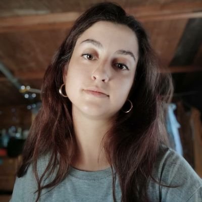 MeryPoppins28's profile picture. 