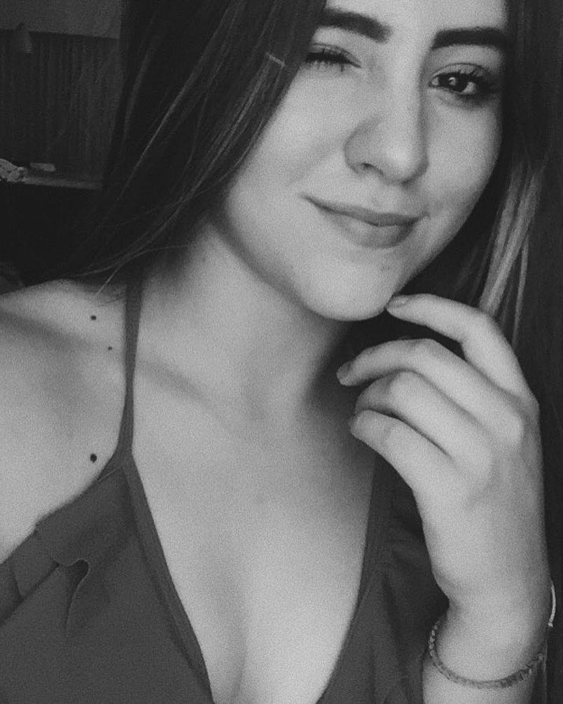 A beautiful, young and lonely girl is eager to meet new people.Follow me to enjoy my sexy photos! 😘😊💋