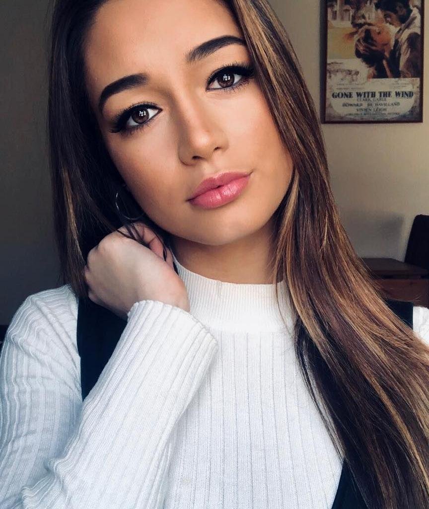 A beautiful and lonely girl wants to meet an interesting men!Add me and I´ll send you a message with my most favorite photo 😊👙💖