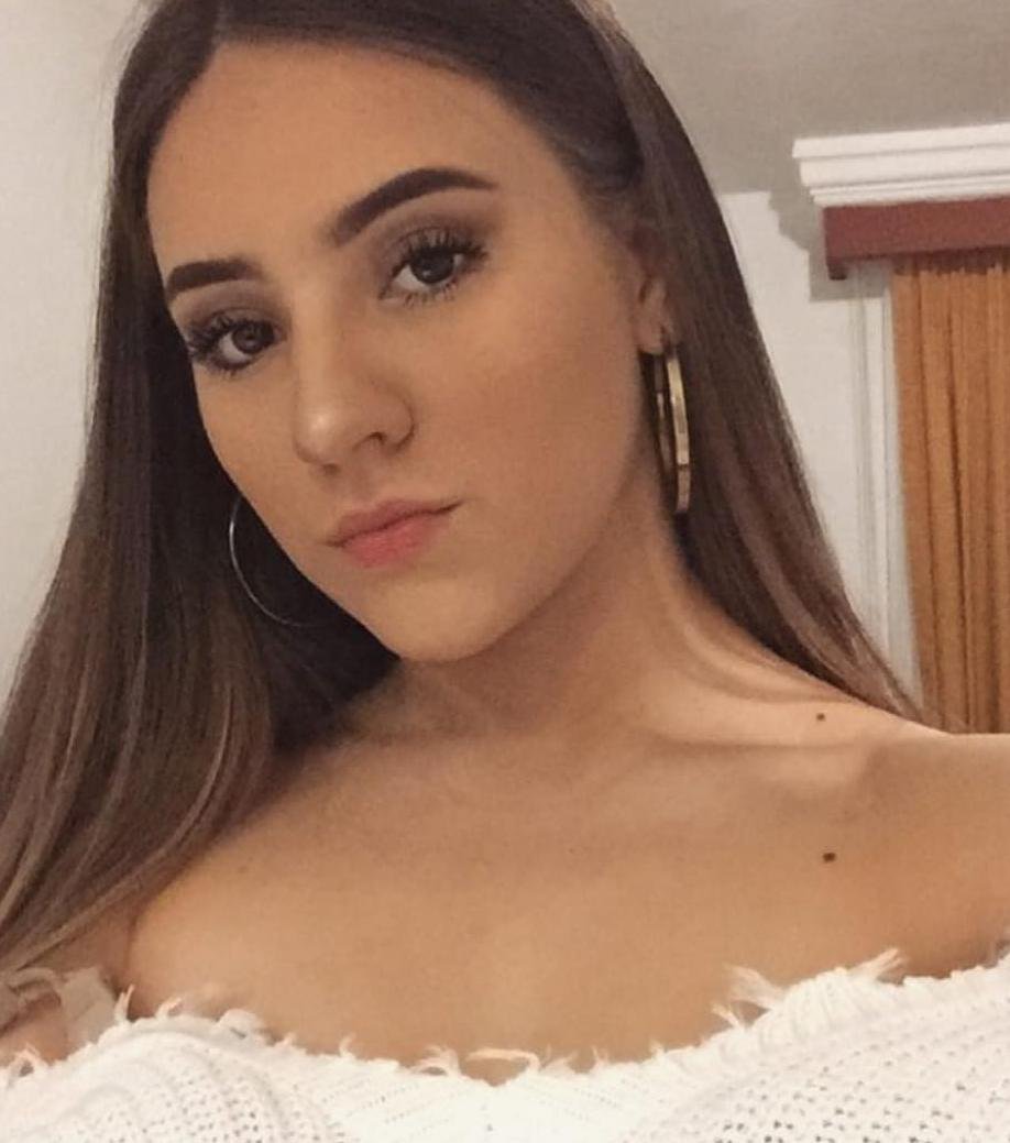 Im a sexy girl whose looking to meet fun and curious people.Follow me and receive my hot photos in Direct 👅🍓😘