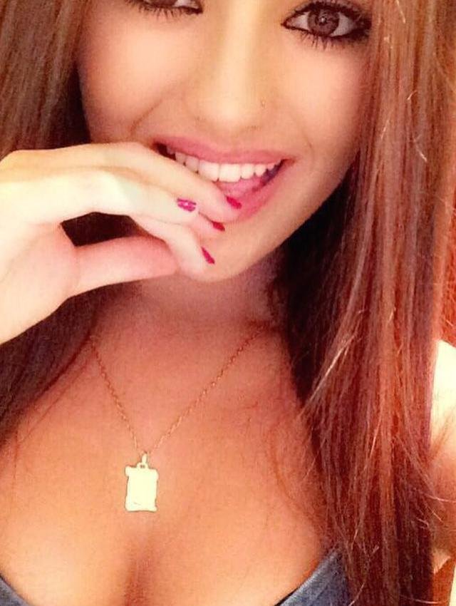 A beautiful, young and lonely girl is eager to meet new people.Follow me to enjoy my sexy photos! 💖👄💝