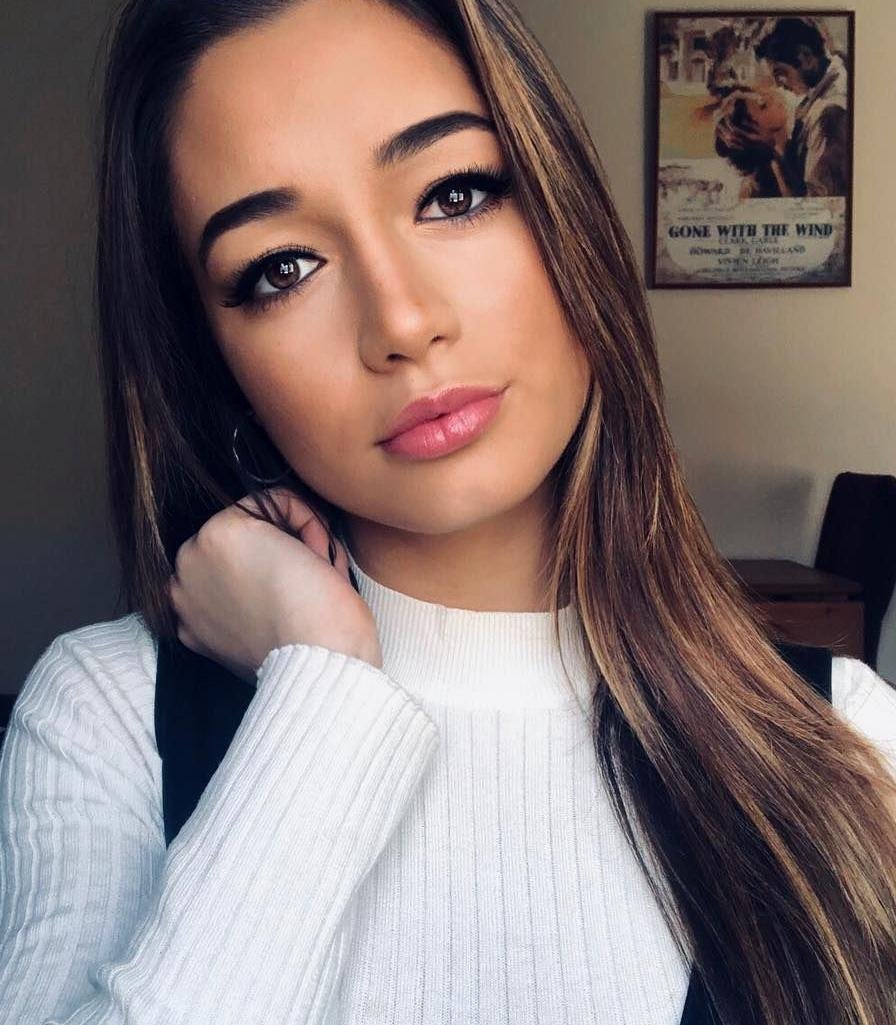 A beautiful and lonely girl wants to meet an interesting men!Add me and I´ll send you a message with my most favorite photo 👅🍑😚