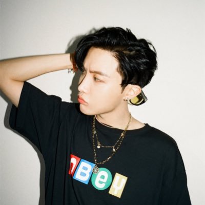 f4rryii's profile picture. บังทันคือที่พึ่ง•ตึกเช่าสแตนด์•ทักมาเมคเฟรนได้ไม่ใช่สลิ่ม