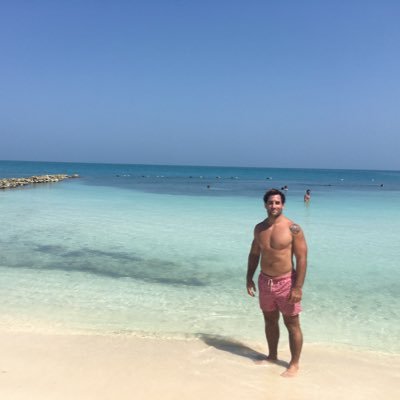 Me desempeño en el negocio de la Consultoria Corporativa y soy jugador de rugby