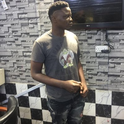 I'm a very simple person who lyk making friend #teamArsenal#